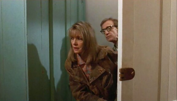 Diane ja Woody elokuvassa Manhattanin murhamysteeri (1993).