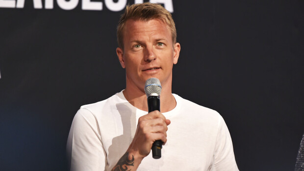 Kimi Räikkönen harvinaisessa yhteiskuvassa poikansa kanssa