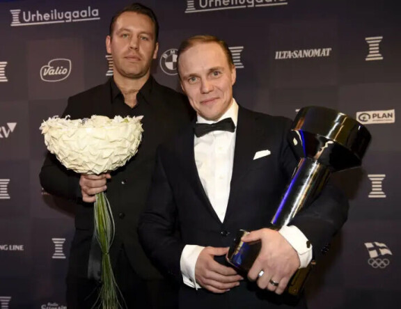 Hyvärinen ja Jarkko Lahti palkiittin 2017 urheilugaalassa kulttuuriteko-palkinnolla.