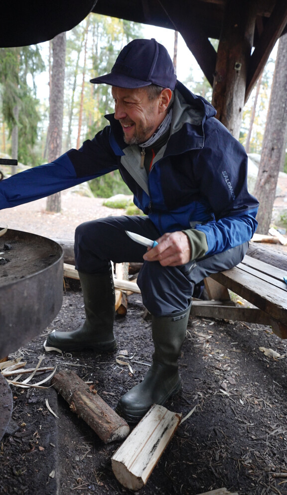 Koululaisten ryysis Nuuksion tulipaikalla lähinnä hymyilyttää.