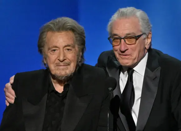 Al Pacino ja Robert De Niro myyvät toppatakkeja