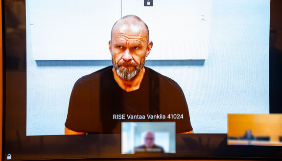 Arkistokuva. Törkeästä huumausainerikoksesta epäilty Jere Karalahti edusti vakavana oikeudessa 16. lokakuuta. Jere Karalahti kuvattuna Helsingin Käräjäoikeudessa vanigtsemisasian istunnossa.