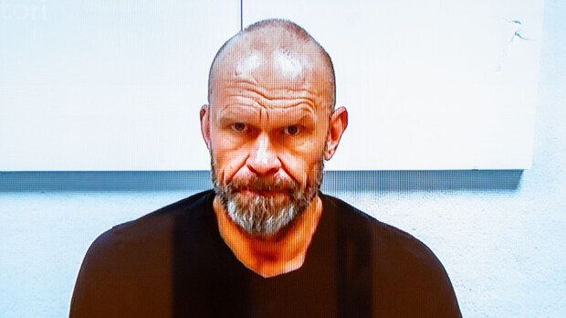 Jere Karalahden tapauksessa yllätyskäänne – asianajajalta paljonpuhuva kommentti Jere Karalahti kuvattuna Helsingin käräjäoikeudessa vangitsemisasian uudelleenkäsittelyn yhteydessä.