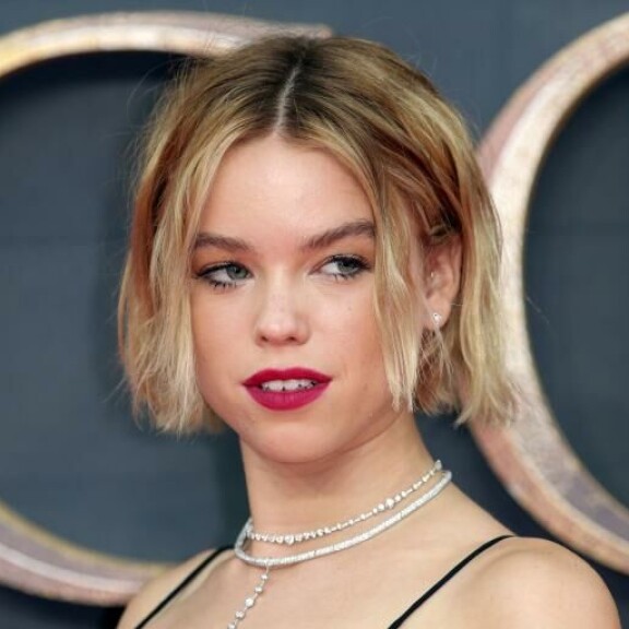 Australialainen Milly Alcock on todellisuudessa 22-vuotias. Hän on näytellyt useissa tv-sarjoissa, mutta House of the Dragon on näyttelijättärelle kansainvälinen läpimurto. House of the Dragon