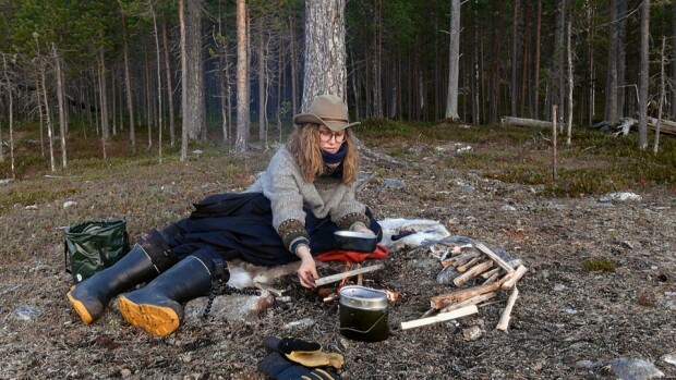 Alone Suomi -kilpailijalla pelottava tilanne: 'En tunne jalkojani' Alone Suomi: Petra