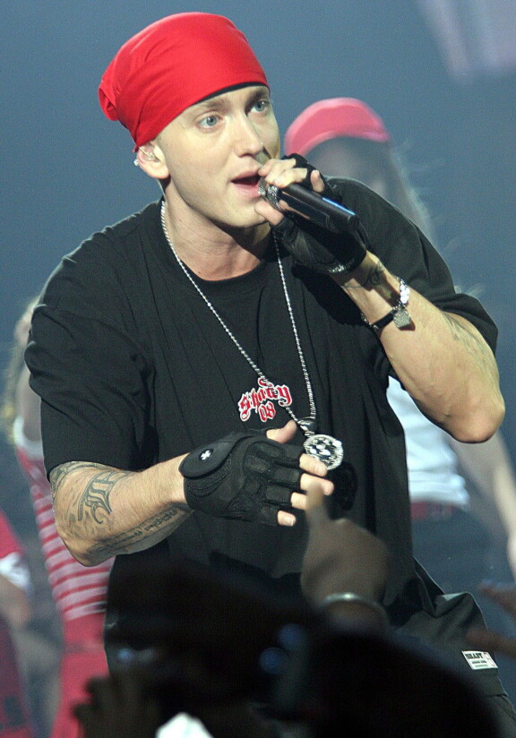 Eminem on maailman parhaiten menestynyt hiphop-artisti, ja on myynyt yli 220 miljoonaa albumia.