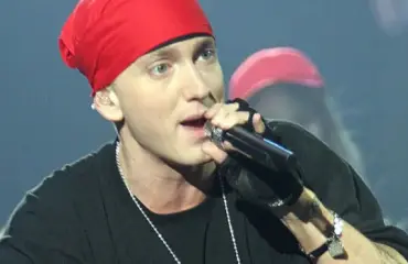 Jymyuutinen! Liki 20 vuotta sinkkuna ollut Eminem löysi yllättävän rakkauden