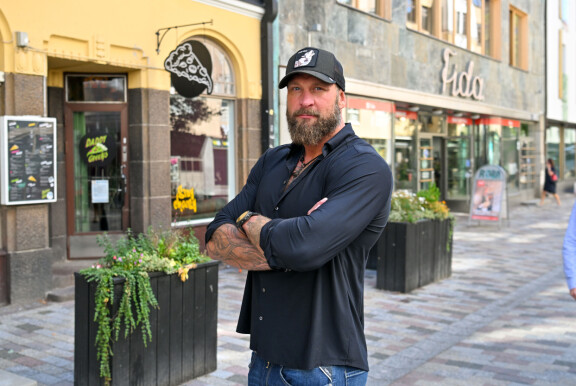 –	Joka päivä pitää olla elämänvaloa ja positiivisia energioita. Aina siinä ei onnistu, mutta yritystä on, Robert kertoo syksystä ja elämänfilosofiastaan.