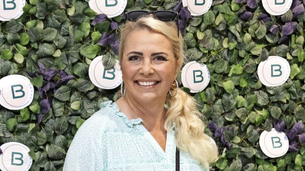 Uutuuskirja: Kaisa Liski päätyi asumaan vessattomaan mökkiin – aistiharhoja ja tuhoajatuksia