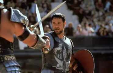 Tunnistaisitko 61-vuotiaan Russell Crowen? Tältä hän näyttää nyt!