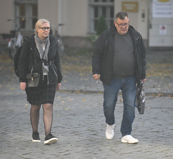 Kaksikko käveli ulos lounasravintolasta rennosti jutellen.