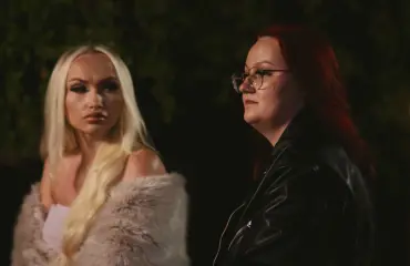 TIS-Julia näkee miehensä parittelun iltanuotiolla – näin hän reagoi