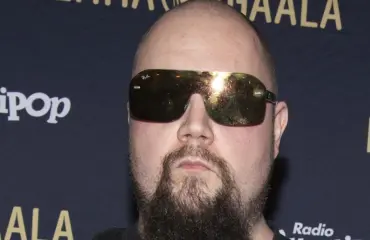 Suomalaisen metalliyhtyeen laulajaa epäillään törkeästä rikoksesta