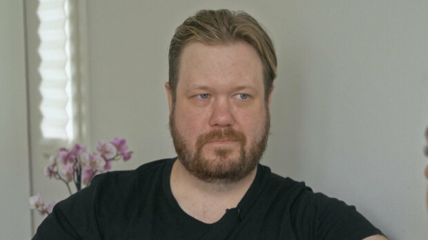 Ensitreffit alttarilla -Janne kiukuttelee ja kiroilee Ensitreffit alttarilla Janne ja Katri