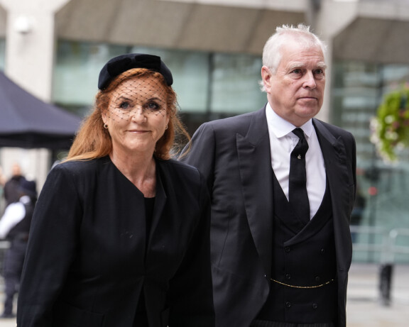 Sarah ja Andrew osallistuivat Kentin herttuatar Katharinen hautajaisiin syyskuussa.