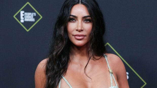Kim Kardashian 45 vuotta – synttäriasu ei jätä tilaa mielikuvitukselle