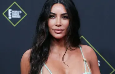 Kim Kardashian 45 vuotta – synttäriasu ei jätä tilaa mielikuvitukselle