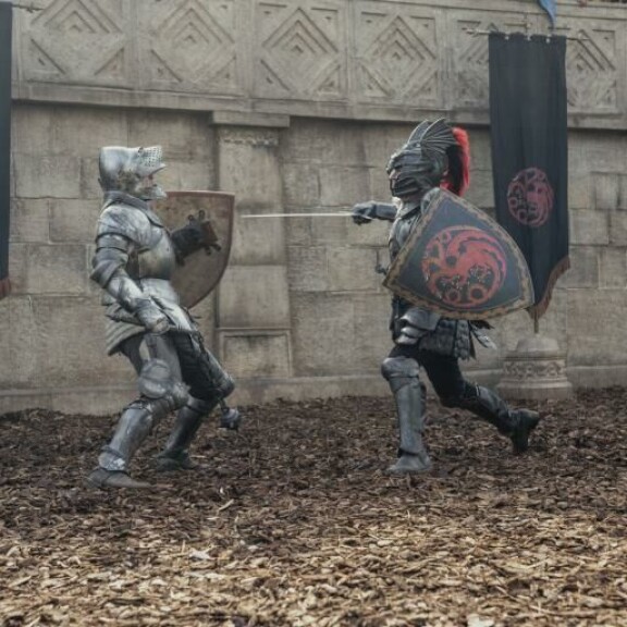 Sarja-arvio: House of the Dragonin avausjaksossa pohjustetaan jotain suurta – vaan tuleeko tarina koskaan yltämään Game of Thronesin tasolle? House of the Dragon
