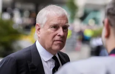 Kirjapaljastus: Tällaisista naisista prinssi Andrew obsessoitui