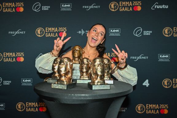 Mirella putsasi palkintopöydän viiime Emma-gaalassa.