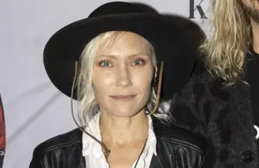 The Rasmuksen Emppu bikineissä – kuva!