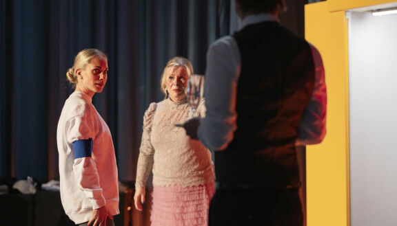 Karita sai lähtöpassit jo viime jaksossa, mutta saikin vielä mahdollisuuden jatkaa, kun kilpakumppani Eevi Teittinen päätti jättää vapaaehtoisesti leikin kesken Karitan sijaan.