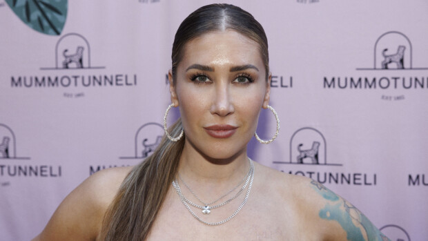 OnlyFans-tähti käveli alasti Helsingin keskustassa – kuvat!