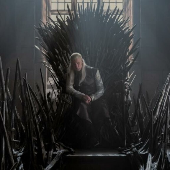 Sarja-arvio: Game of Thrones -etkot jättävät kylmäksi – House of the Dragonista puuttuvat koukuttavuuden peruspilarit House of the Dragon