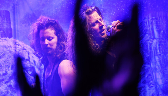 Kitaristi Niko (vas.) ja laulaja Arde (oik.) keikalla tämän vuoden helmikuussa Helsingissä.