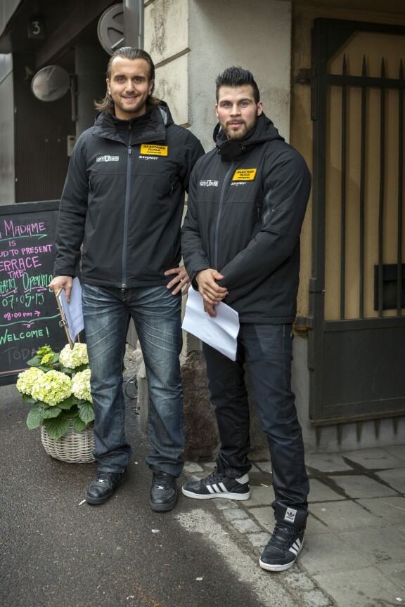 Ovihommat ovat Nikitalle tuttuja. Kuvassa Nikita ja Tofe Said ravintola Krog Madamen edustalla kesällä 2015.