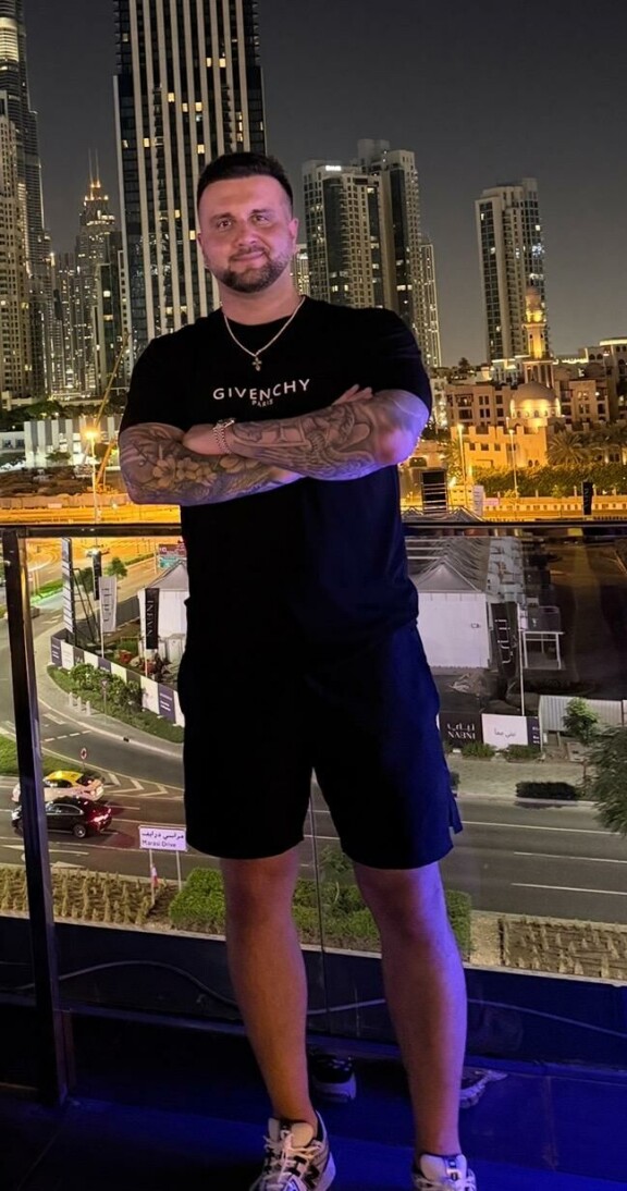 Niki on edelleen komea ilmestys.