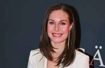 Katsojat raivostuivat Ylen ohjelman Sanna Marin -vitseille – koomikolta viiltävä kuitti