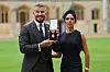 David Beckham sai himoitsemansa ritarinarvon, mutta perheriita repi juhlallisuuksia – video