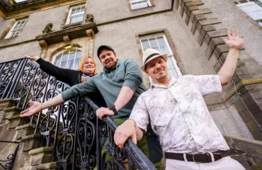 Näkökulma: Tavisten reissaamisesta ei synny hyvää tv-viihdettä