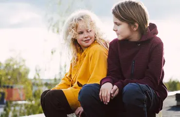 Elokuva-arvostelu: Elina Patrakka on hykerryttävän hauska Sihja-keijuna, joka syö kukkia ja piereskelee