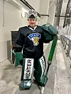 Hyväntuulinen Emil hekotteli Seiskan reportterille ja kuittaili samalla ruotsalaisseuralle.