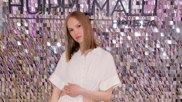 Sirkka eli 18-vuotiaaksi asti lestadiolaisena – kaksi vuotta myöhemmin hän hakee malliksi tv:ssä: ”En tiennyt, että tällainen ohjelma on edes olemassa” Huippumalli Sirkka