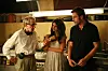 Woody Allen ohjaa Penélope Cruzia ja Javier Bardemia Vicky Cristina Barcelonan kuvauksissa.