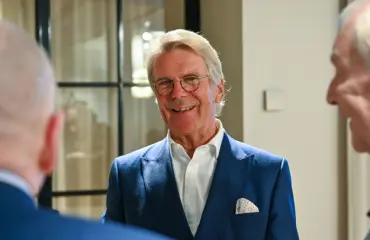 Nalle Wahlroos jähmettyi suolapatsaaksi lontoolaisessa ökytavaratalossa – salakuva