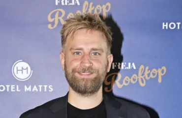 Tältä näyttää Joel Harkimon harvoin julkisuudessa nähty pikkuveli