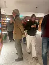 Nalle ihasteli kirjoja.