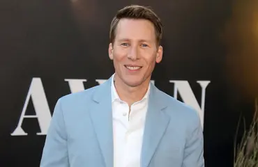 Dustin Lance Black irrottautui mormoneista ja ohjaa nyt uskonyhteisöön sijoittuvan murhatarinan: ”Perheeni pelkää totuutta”