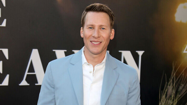 Dustin Lance Black irrottautui mormoneista ja ohjaa nyt uskonyhteisöön sijoittuvan murhatarinan: ”Perheeni pelkää totuutta” dustin lance black