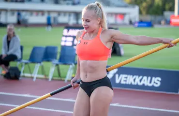 Jestas! Seivästähti Saga Andersson, 25, tyrmäävänä Tinderissä – uskomattomia kuvia