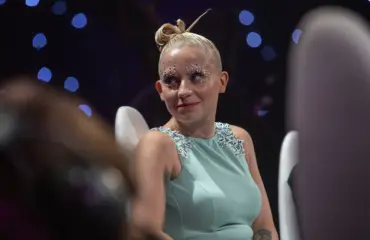 Viivi Huuskan vauva syntyi – ilmoitti ilouutisesta erikoisella kuvalla