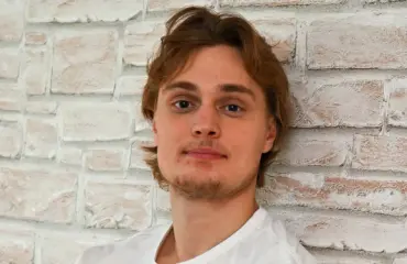 Karu käänne! Itärajalla ihmetyttänyt Leevi Selänne, 25, lähti lätkimään