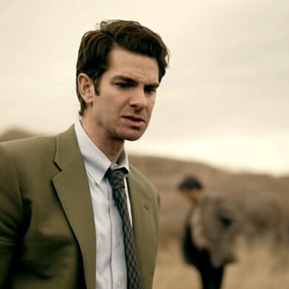 Andrew Garfield esittää sarjan pääosaa. under the banner of heaven
