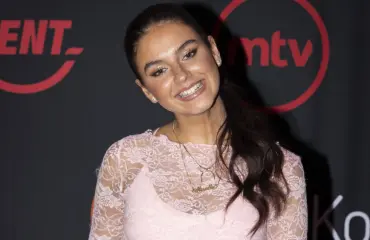 Missä Sexmane? Mirella ja miesartisti illallisella – salakuva!