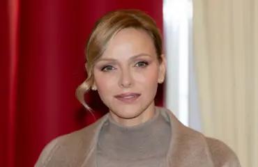 Ruhtinatar Charlene purskahti itkuun – kuvat