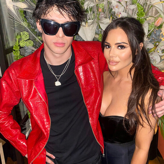 Jaksossa nähdään myös otteita Sofian syntymäpäiväjuhlista, joiden yllätysesiintyjänä keikan vetää räppäri Cledos. Jaksossa nähdään myös otteita Sofian syntymäpäiväjuhlista, jonka yllätysesiintyjänä keikan vetää räppäri Cledos.